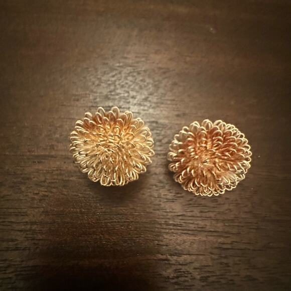 VTG Gold Tone Star Burst Clip on Earrings & Brooch Flower Retro Round Studs - Picture 4 of 10